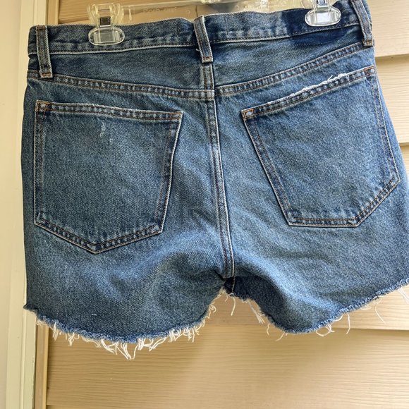 Abercrombie Mid Rise Boyfriend Short - Picture 3 of 3